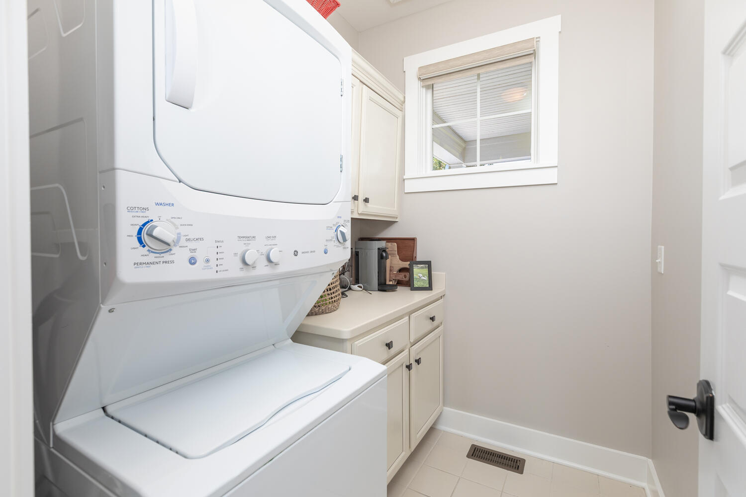 5 Windward Way Ottawa, IL 61350 - Photo 50 of 50 a utility room with dryer and washer