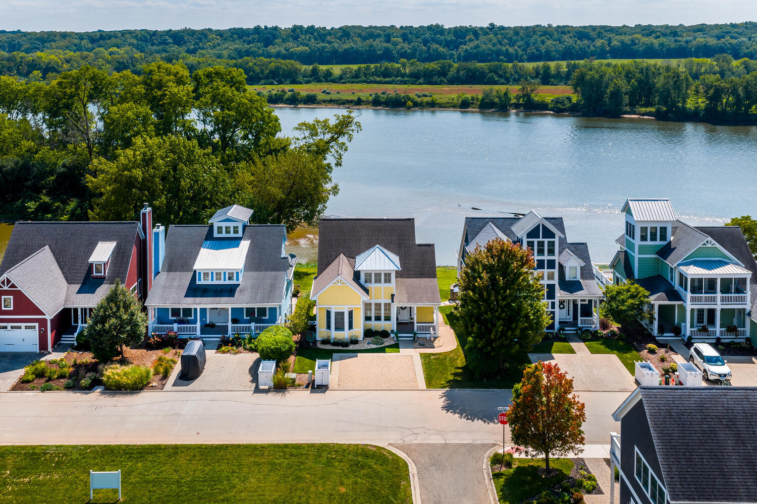 5 Windward Way Ottawa, IL 61350 - Photo 7 of 50 an outdoor living area with furniture and a lake view