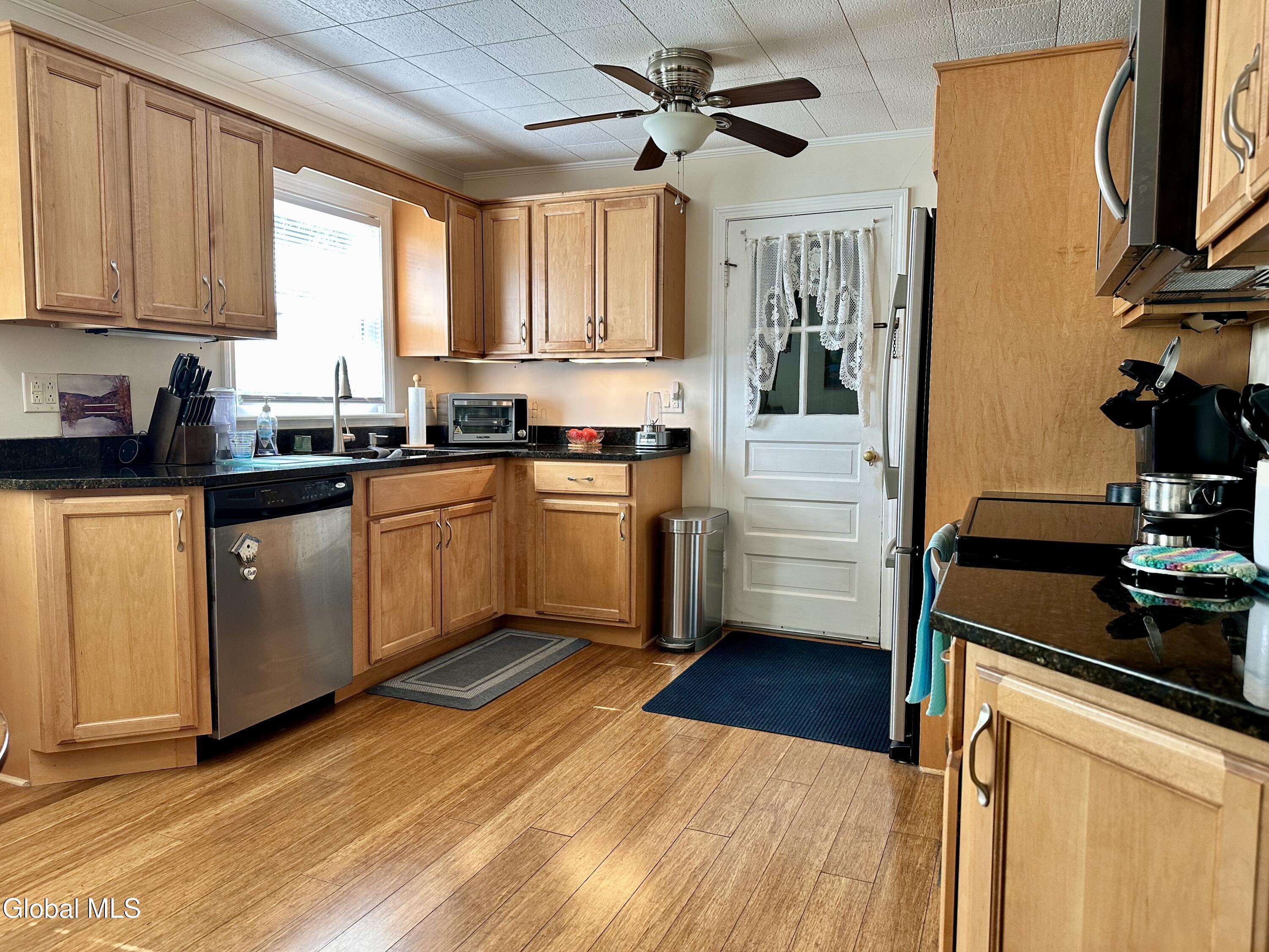 1043 Bill Road Schenectady, NY 12303 - Photo 5 of 37 24F9A5E5-1FF7-4F52-8328-130ED7E2B0E5_1_2