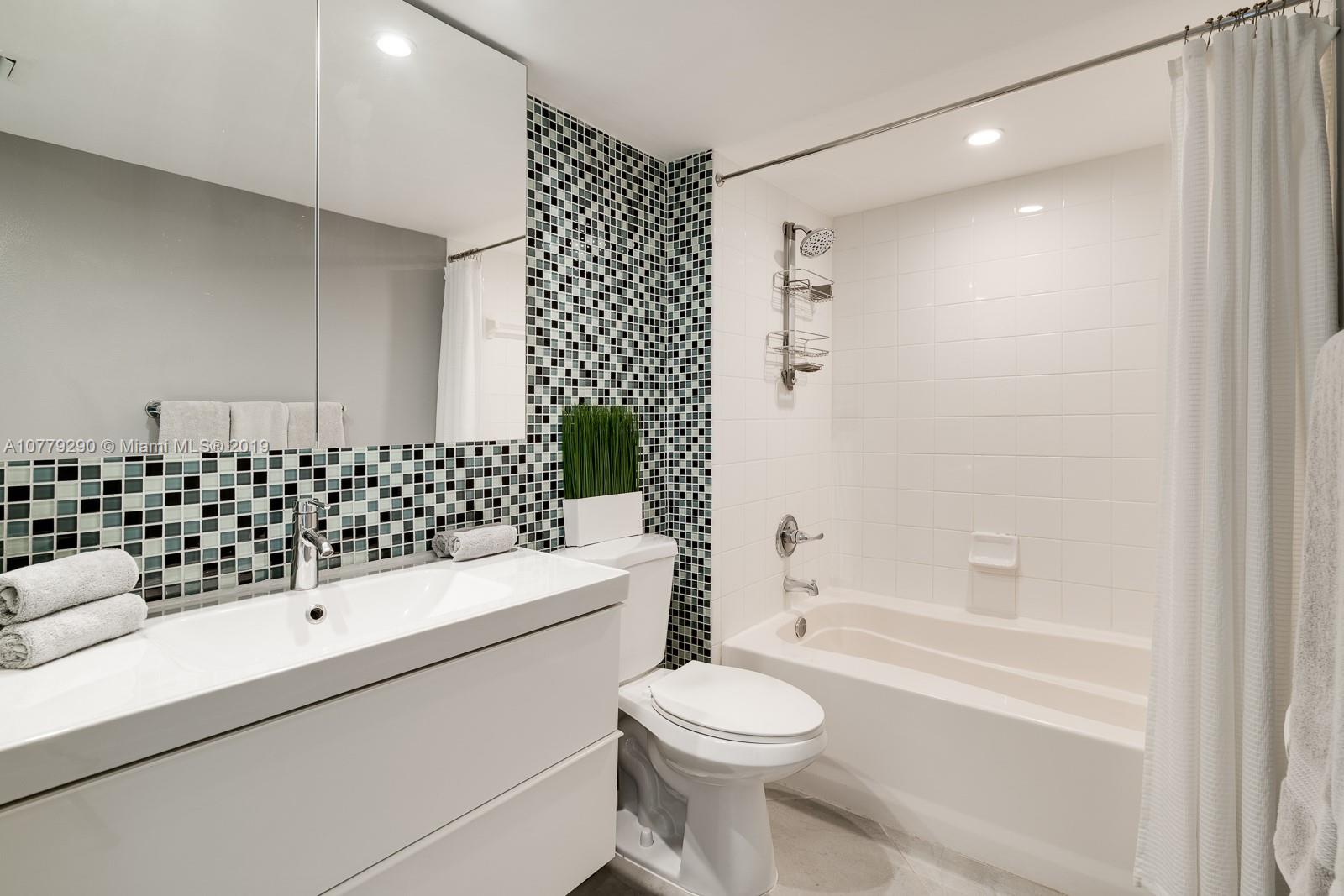 90 Alton Road, Unit 1207 Miami Beach, FL 33139 - Photo 13 of 14 Gallery Image 13