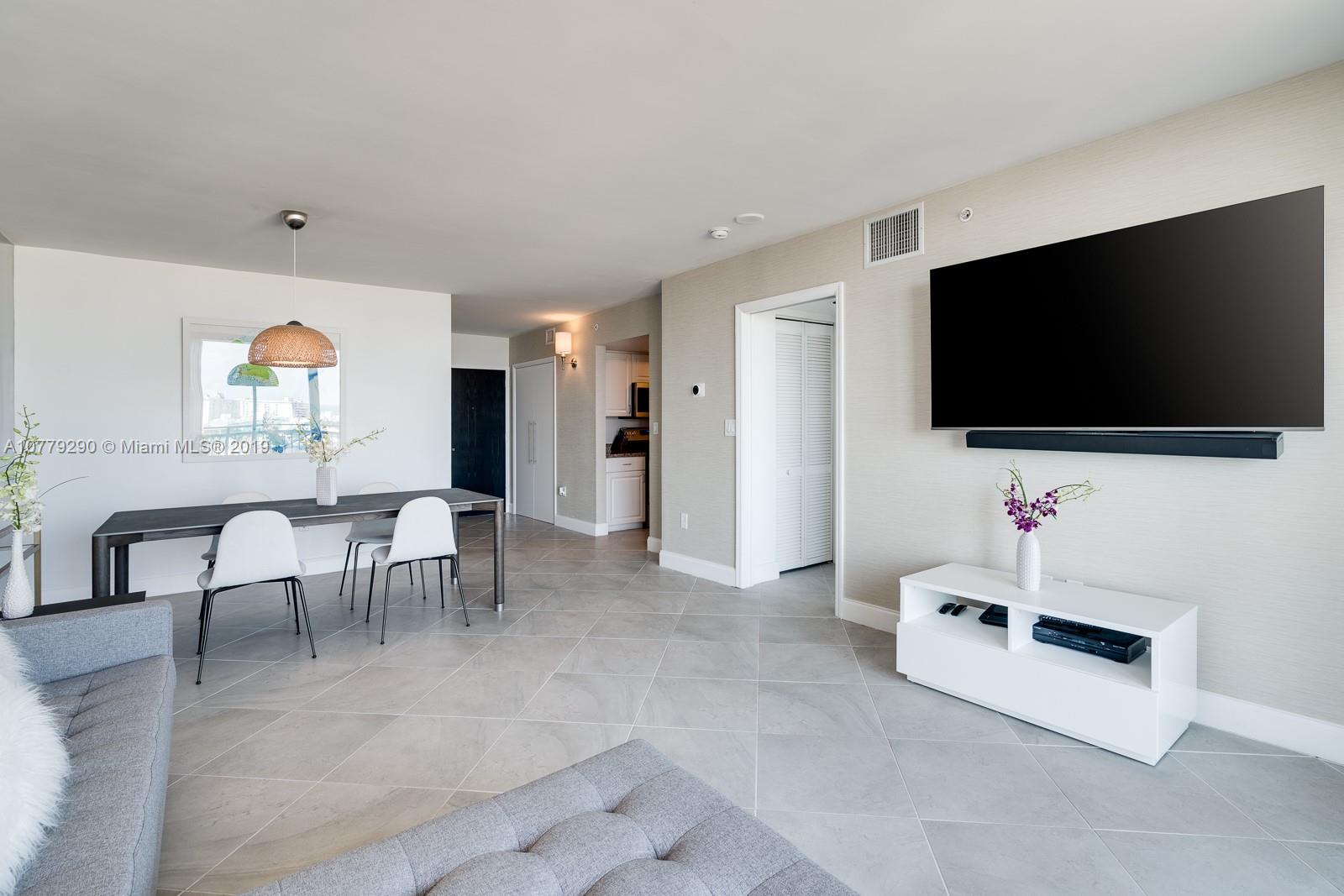 90 Alton Road, Unit 1207 Miami Beach, FL 33139 - Photo 4 of 14 Gallery Image 4