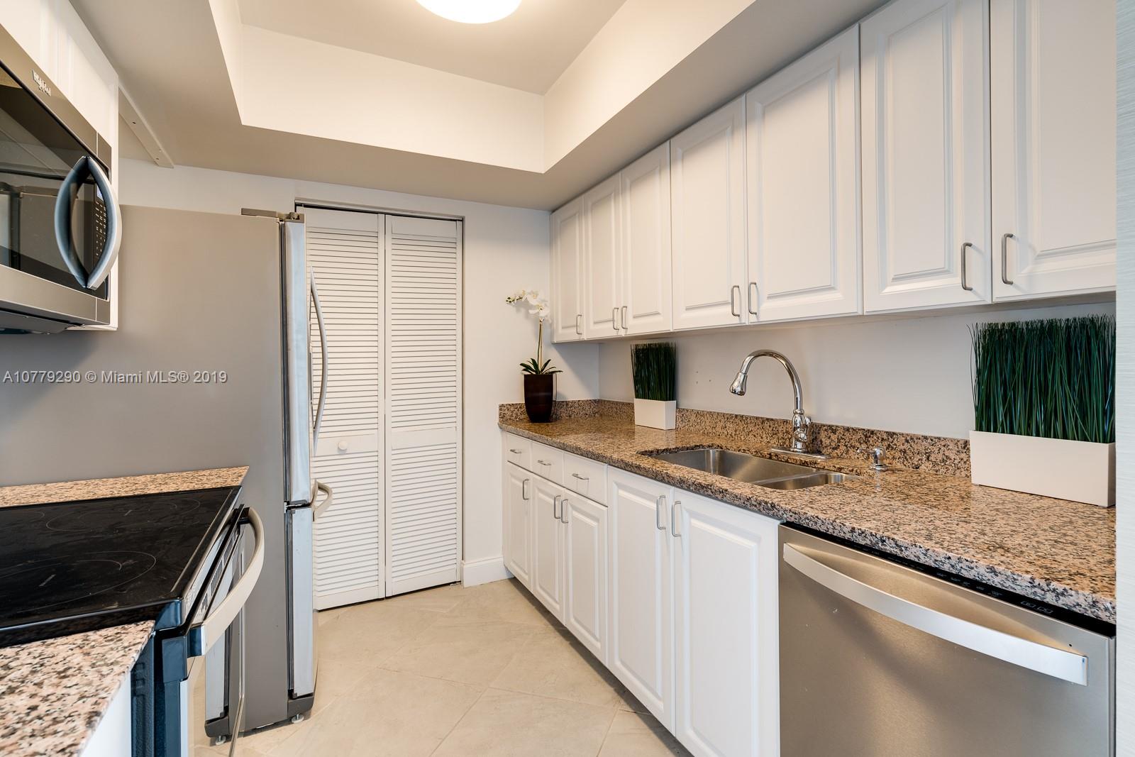 90 Alton Road, Unit 1207 Miami Beach, FL 33139 - Photo 9 of 14 Gallery Image 9