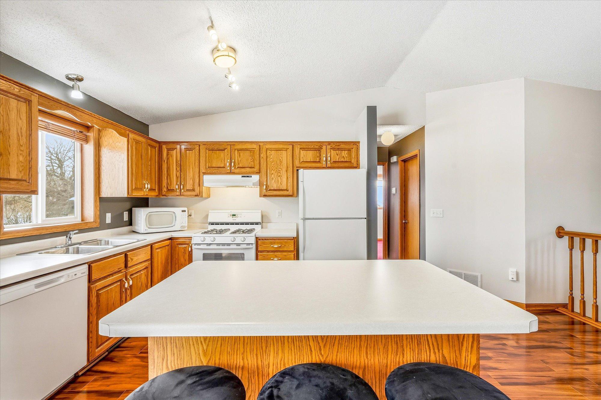 9072 Farmstead Avenue Monticello, MN 55362 - Photo 7 of 27