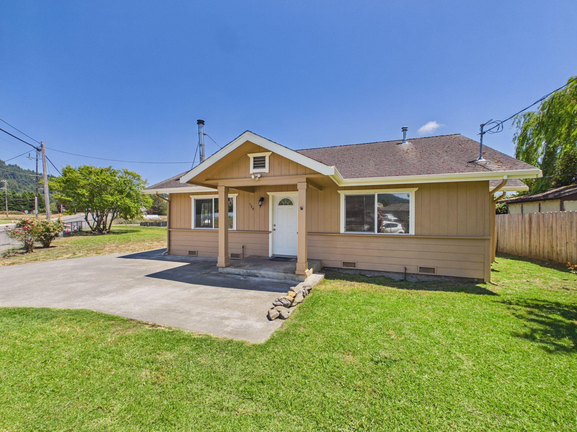 175 Davis Street Rio Dell, CA 95562 - Photo 3 of 25