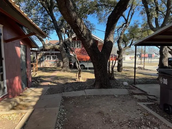 $309,000 | 906 South Bridge Street, Brady, TX 76825