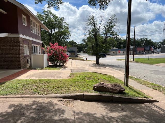 906 South Bridge Street Brady, TX 76825 - Photo 6 of 89