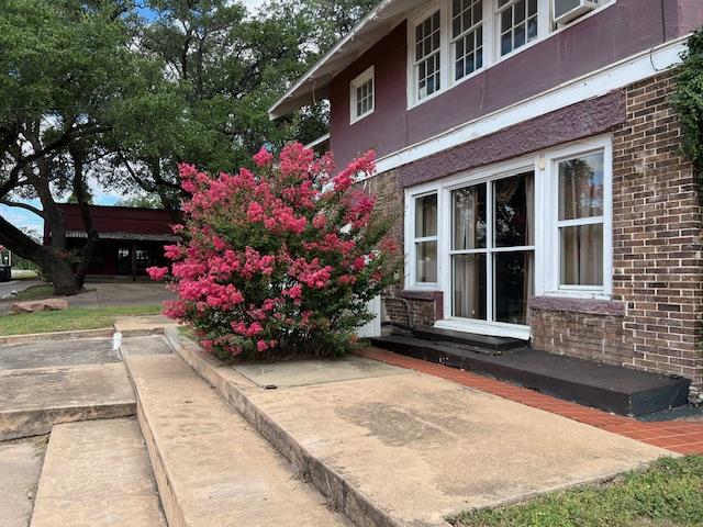 906 South Bridge Street Brady, TX 76825 - Photo 7 of 89