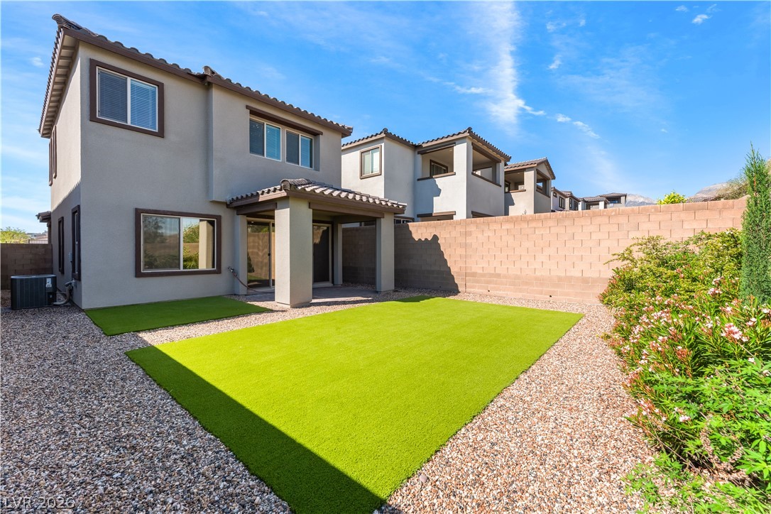 11552 Observation Point Avenue Las Vegas, NV 89138 - Photo 3 of 38