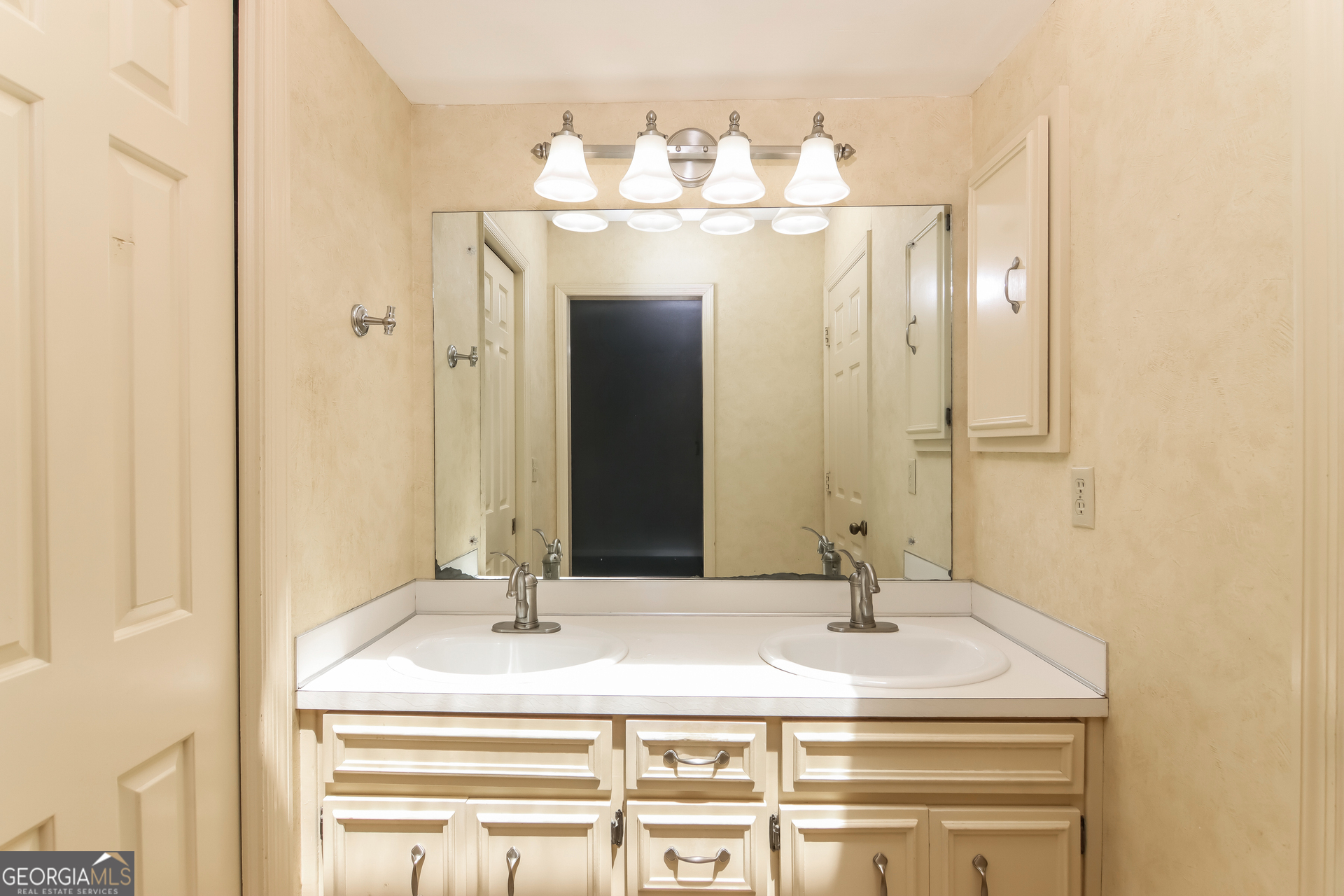 4303 Castlewood Parkway Columbus, GA 31907 - Photo 6 of 19