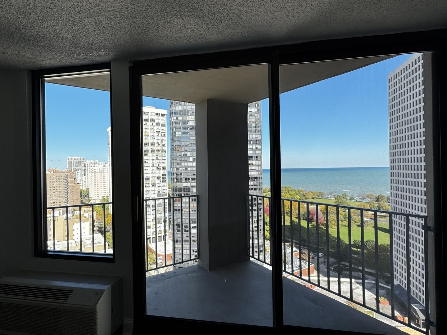 5320 North Sheridan Road, Unit 2109 Chicago, IL 60640 - Photo 7 of 16 a view of an empty room with a window