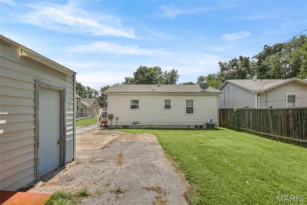 126 East 2nd Street Roxana, IL 62084 - Photo 4 of 17
