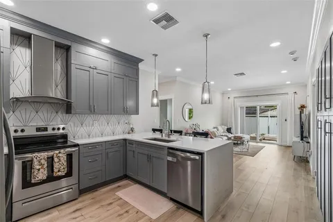 $529,999 | 1901 West Cluster Avenue, Tampa, FL 33604