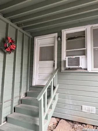 $975 | 512 East Mulberry Avenue, Unit 2, San Antonio, TX 78212