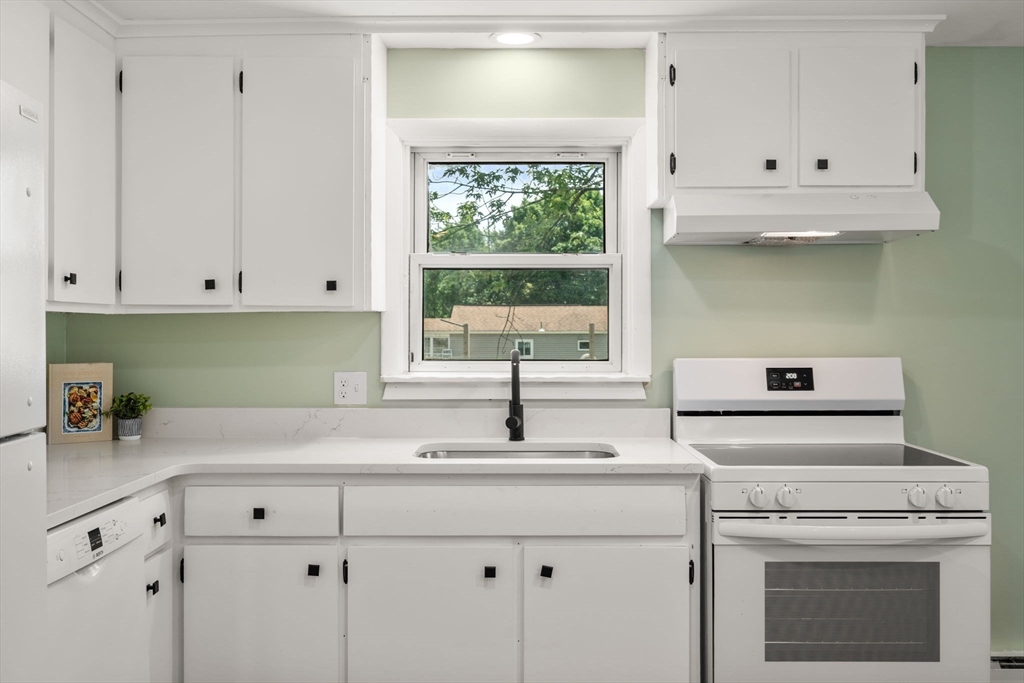 188 Moss Road Springfield, MA 01119 - Photo 9 of 29