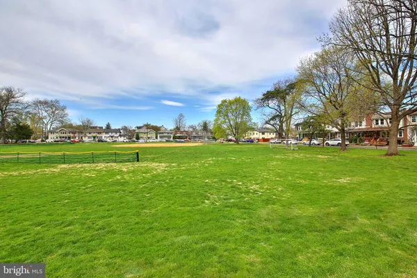 $278,500 | 223 Parkside Lane, Glenside, PA 19038