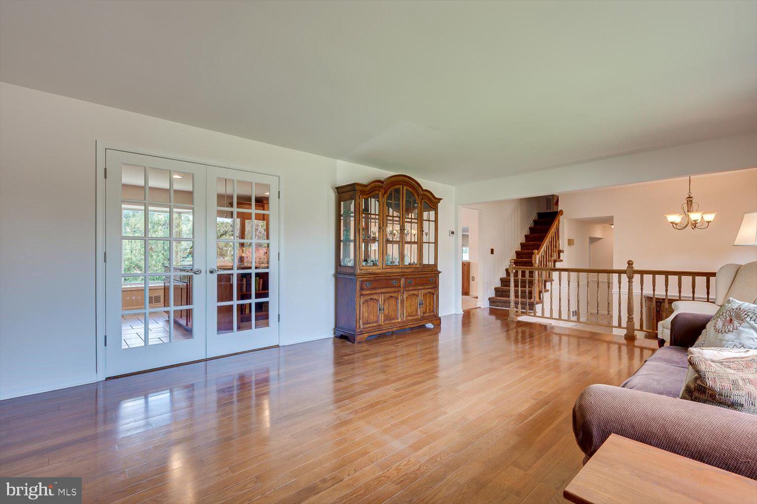 86 Albemarle Road Hamilton, NJ 08690 - Photo 9 of 49 Spacious living area with elegant charm.