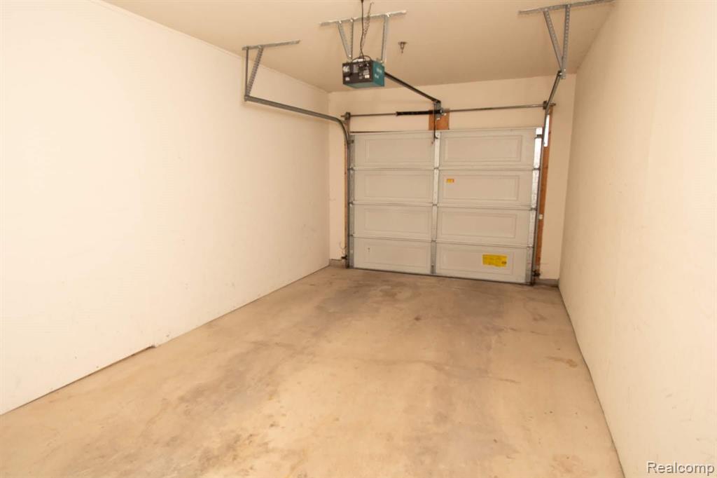 1746 Deepwood Circle, Unit 82 Rochester, MI 48307 - Photo 3 of 20