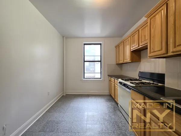 $2,300 | 36-20 168th Street, Unit 5L | Murray Hill - Flushing