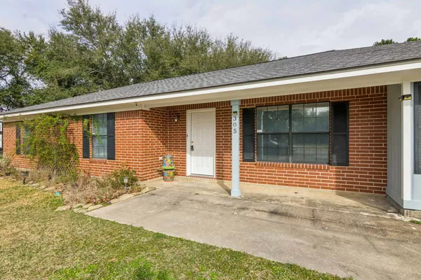 $265,000 | 305 James Street, Winnie, TX 77665