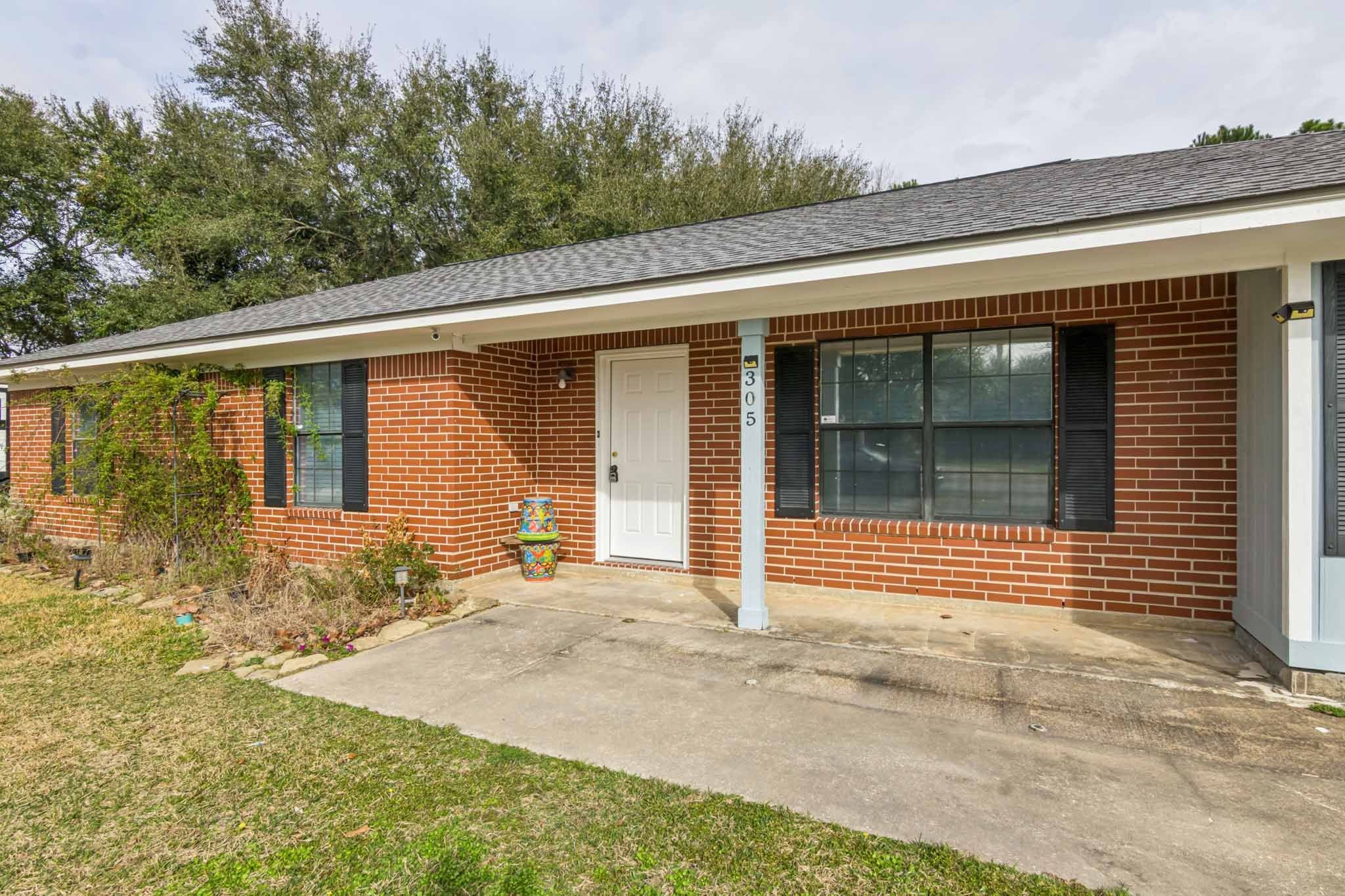 305 James Street Winnie, TX 77665 - Photo 22 of 25 a front view of a house