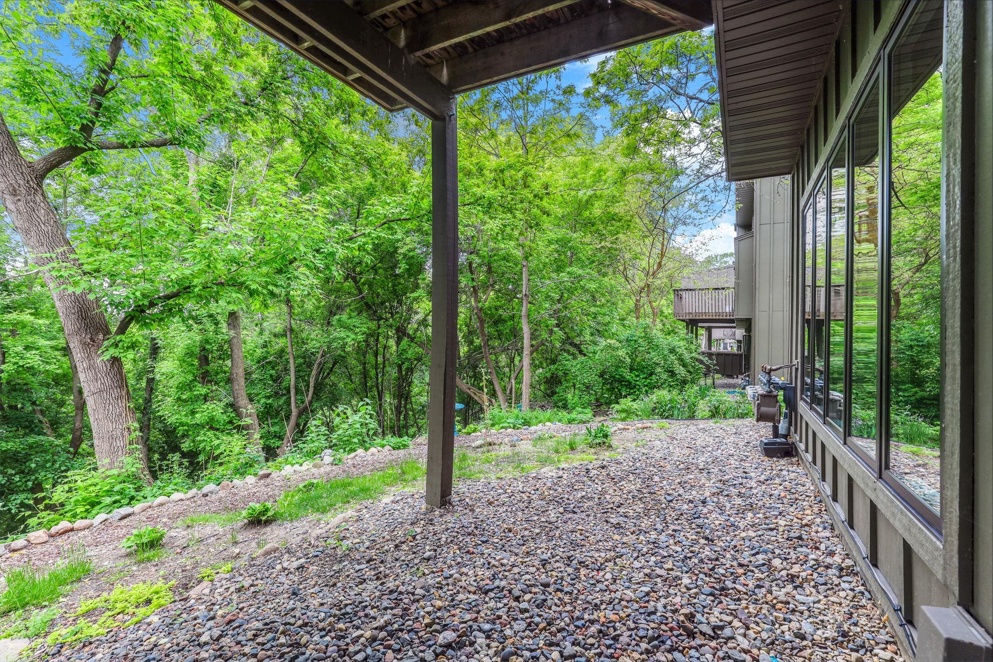 8970 Neill Lake Road Eden Prairie, MN 55347 - Photo 27 of 37