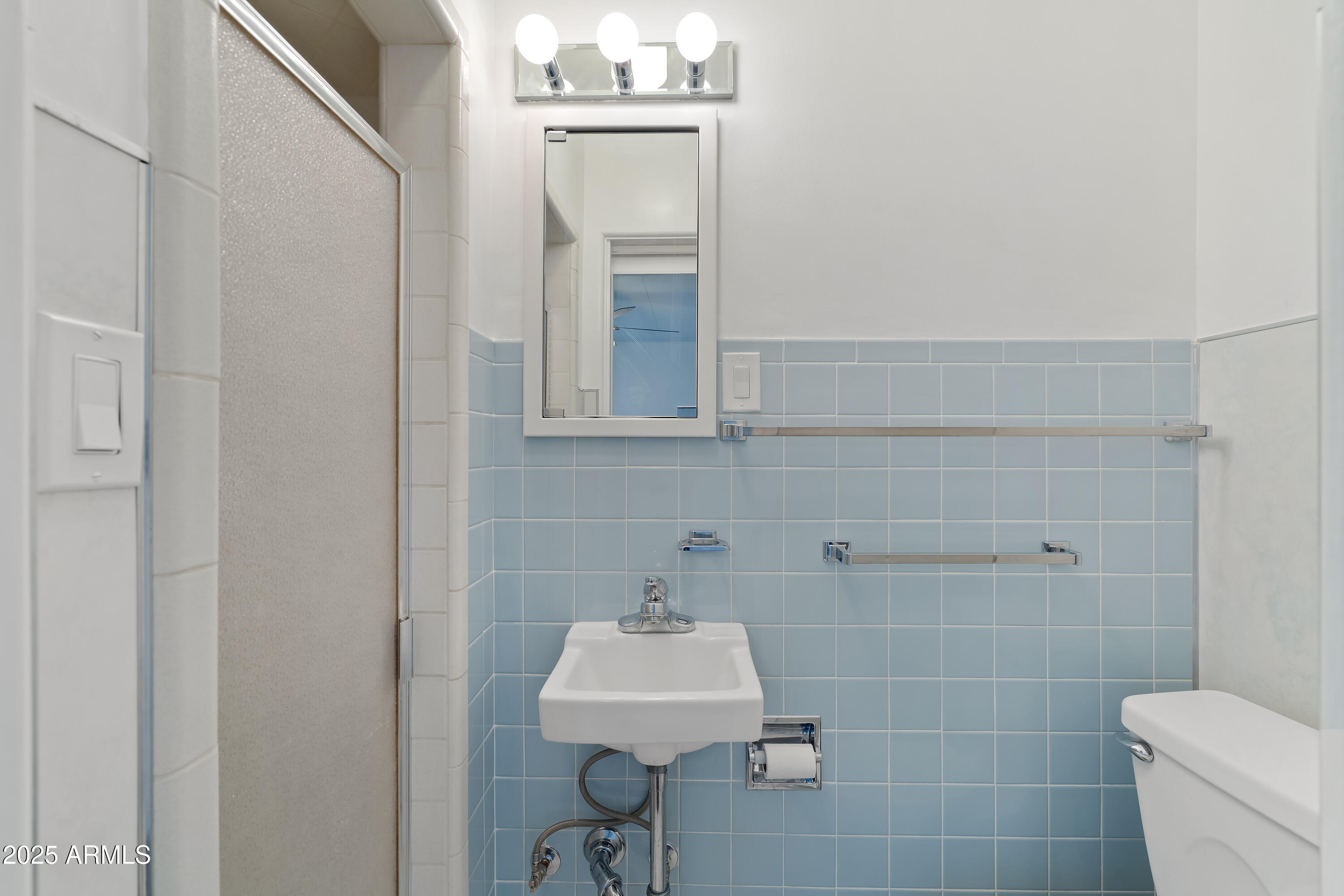 606 Oliver Circle Bisbee, AZ 85603 - Photo 12 of 30 a bathroom with a sink a toilet and mirror