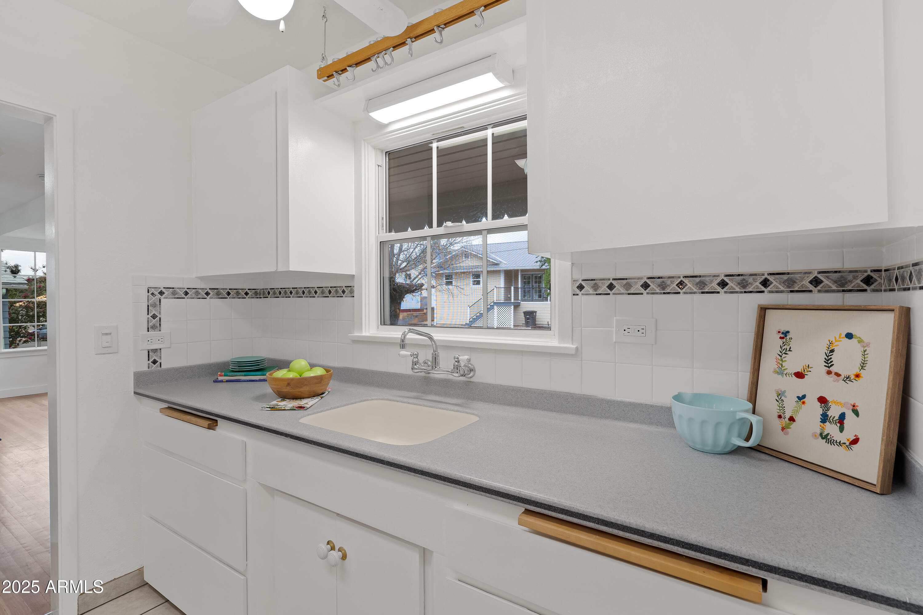 606 Oliver Circle Bisbee, AZ 85603 - Photo 8 of 30 a bathroom with a sink and a mirror