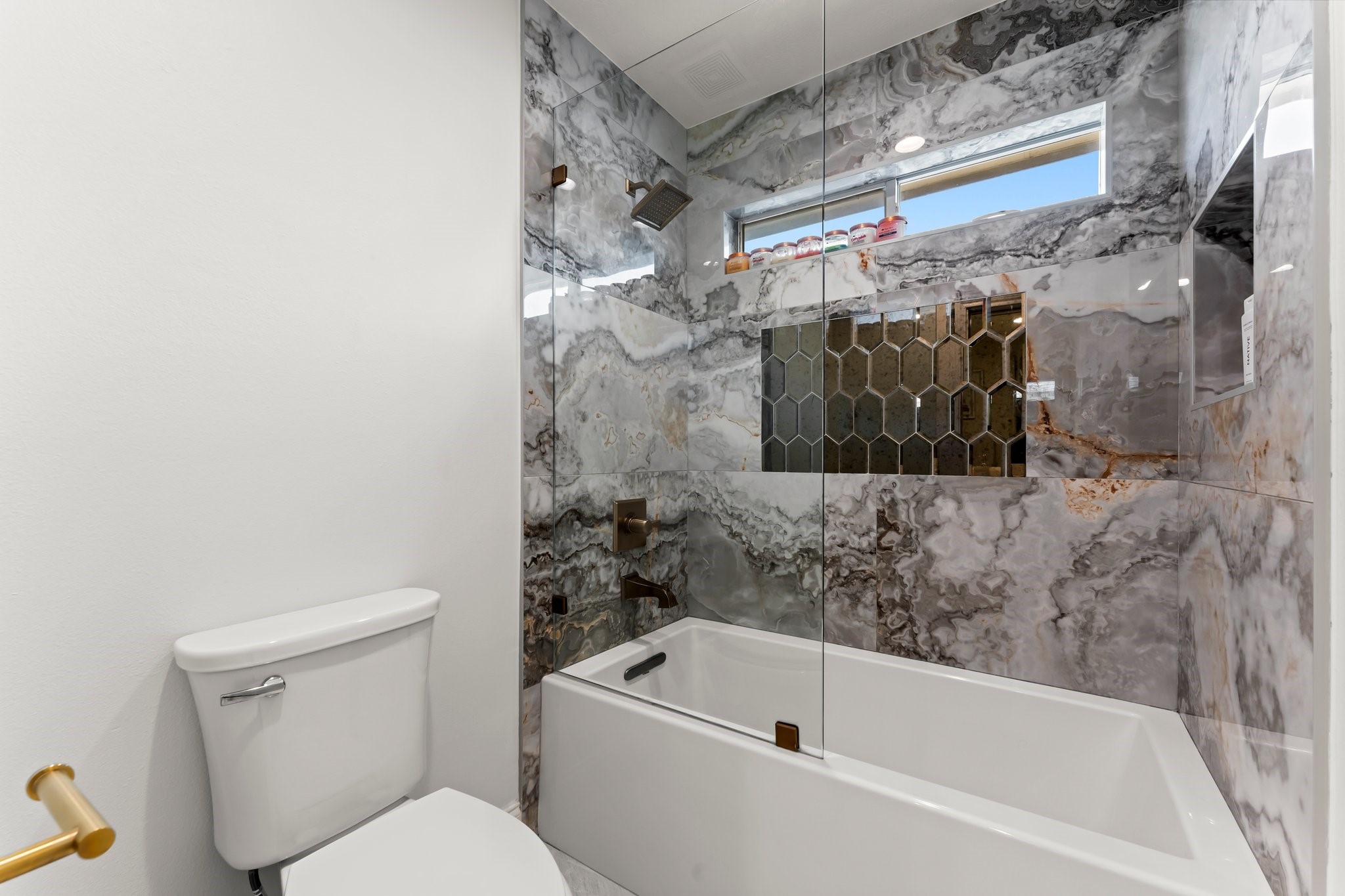 3126 Burton Ridge Drive Spring, TX 77386 - Photo 26 of 41 a bathroom with a bathtub and a toilet