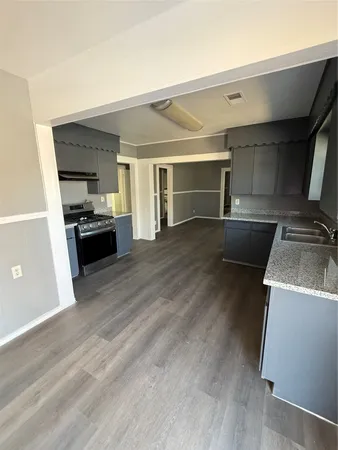 $2,100 | 1300 North 8th Street, Baytown, TX 77520