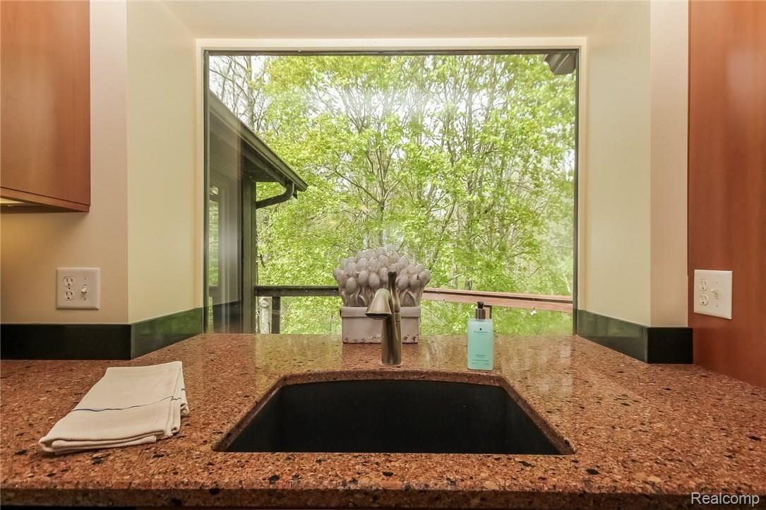 5650 Warren Road Ann Arbor, MI 48105 - Photo 20 of 70 020-Kitchen-2737444-medium.jpg