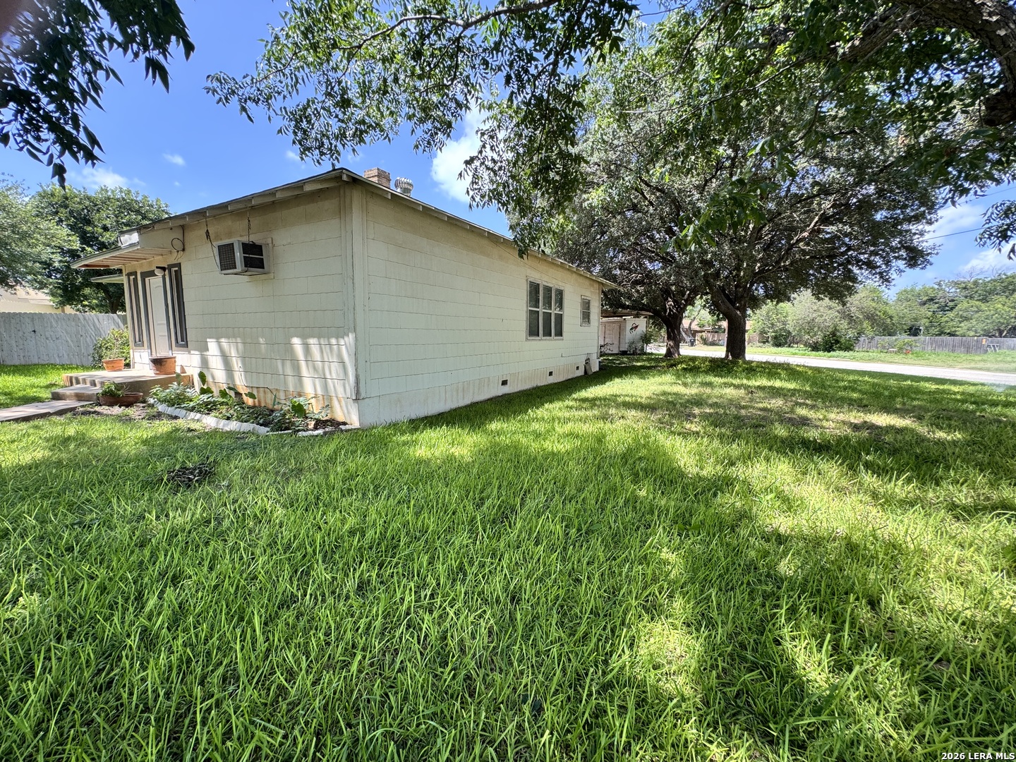 604 East Rio Grande Street Pearsall, TX 78061 - Photo 13 of 31