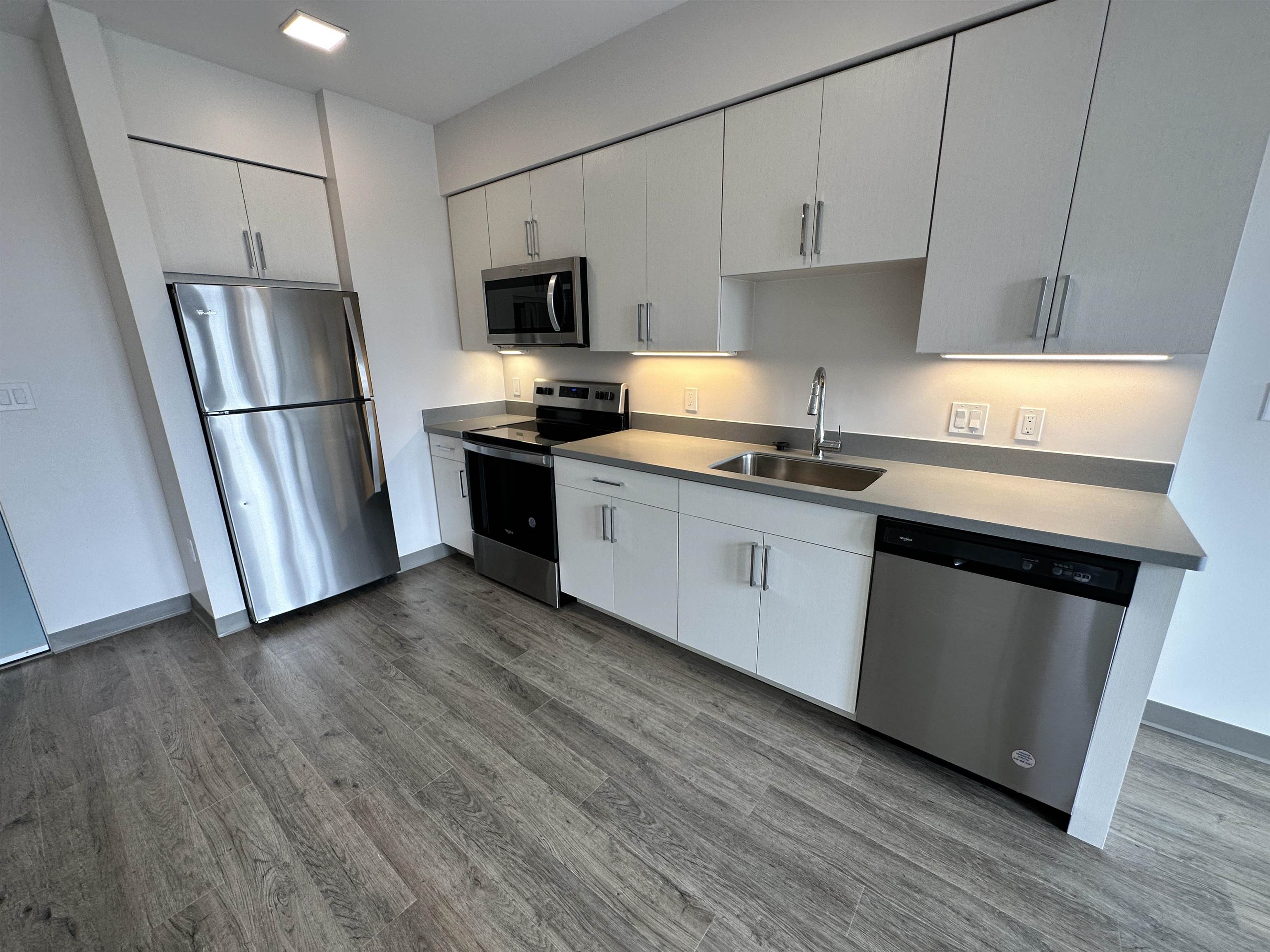 409 Elm Street, Unit 207 Manchester, NH 03101 - Photo 9 of 38