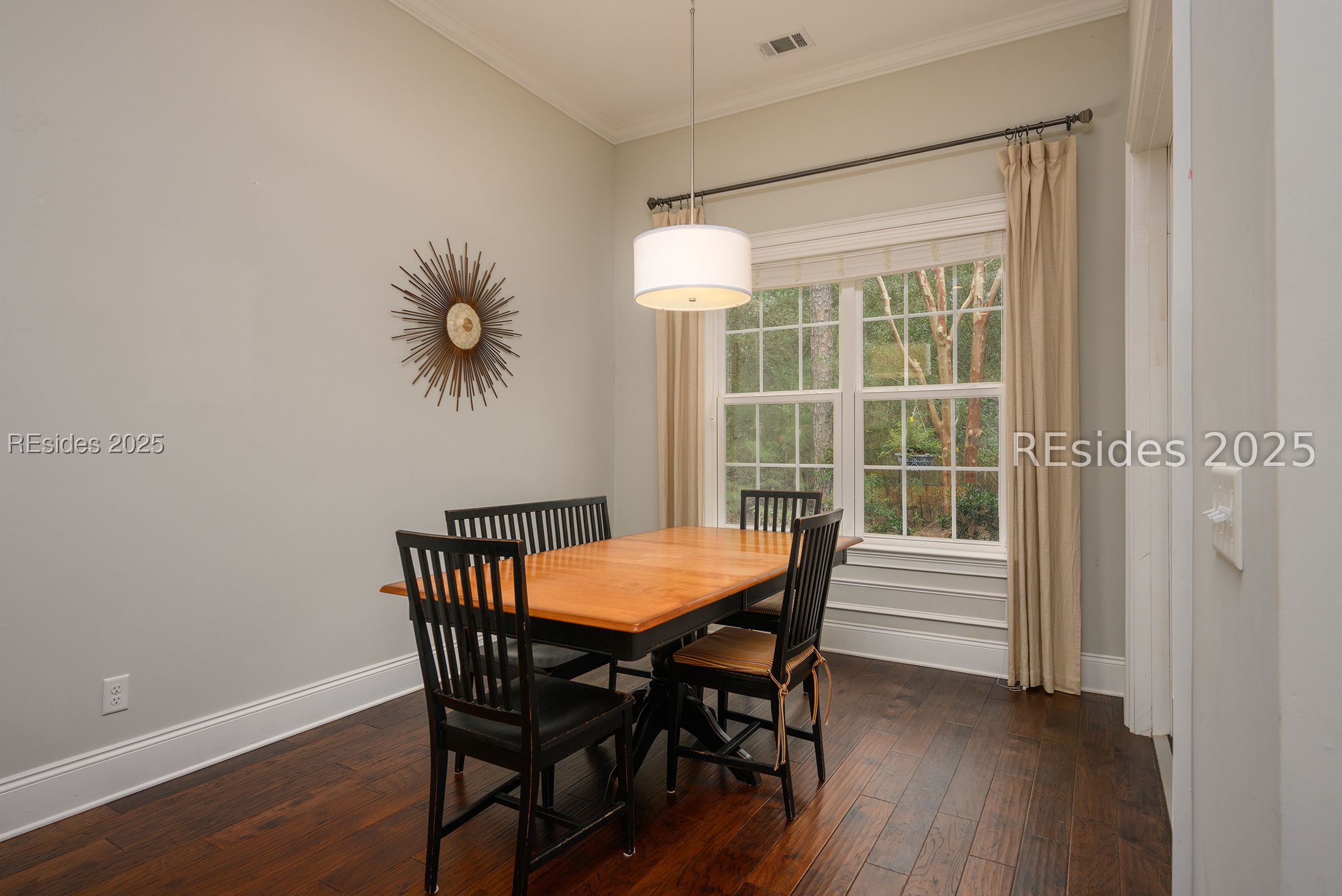 17 Cutter Circle Bluffton, SC 29909 - Photo 12 of 42 Spacious breakfast nook off the lanai