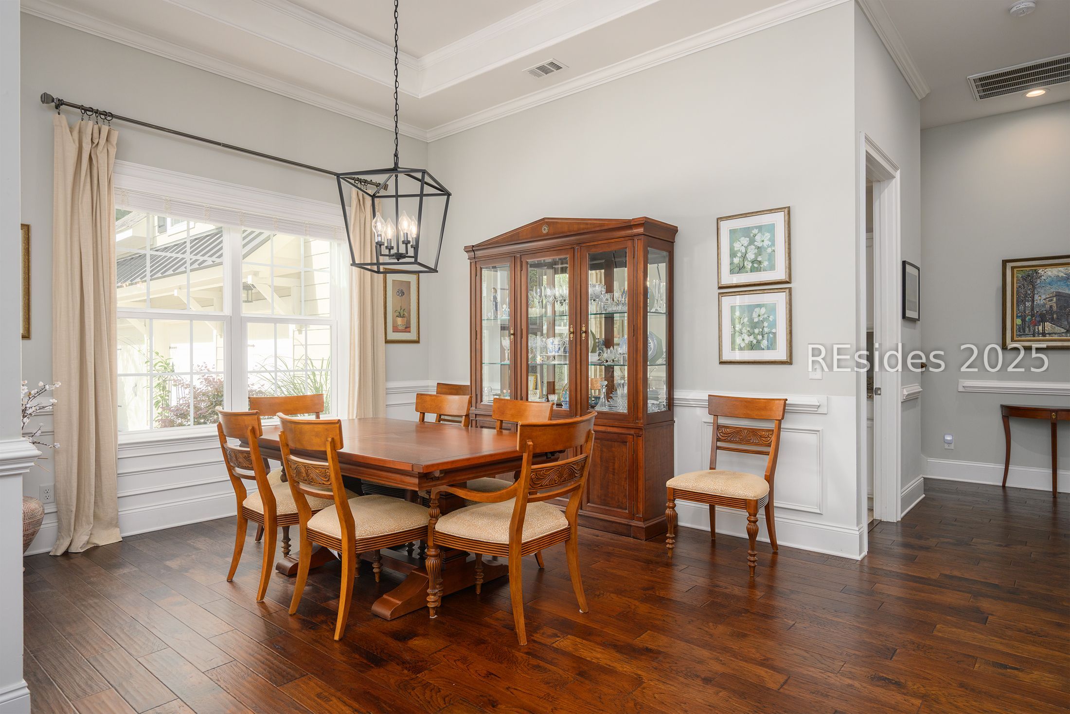 17 Cutter Circle Bluffton, SC 29909 - Photo 3 of 43 Formal dining room w/ tray ceiling, crown moldings