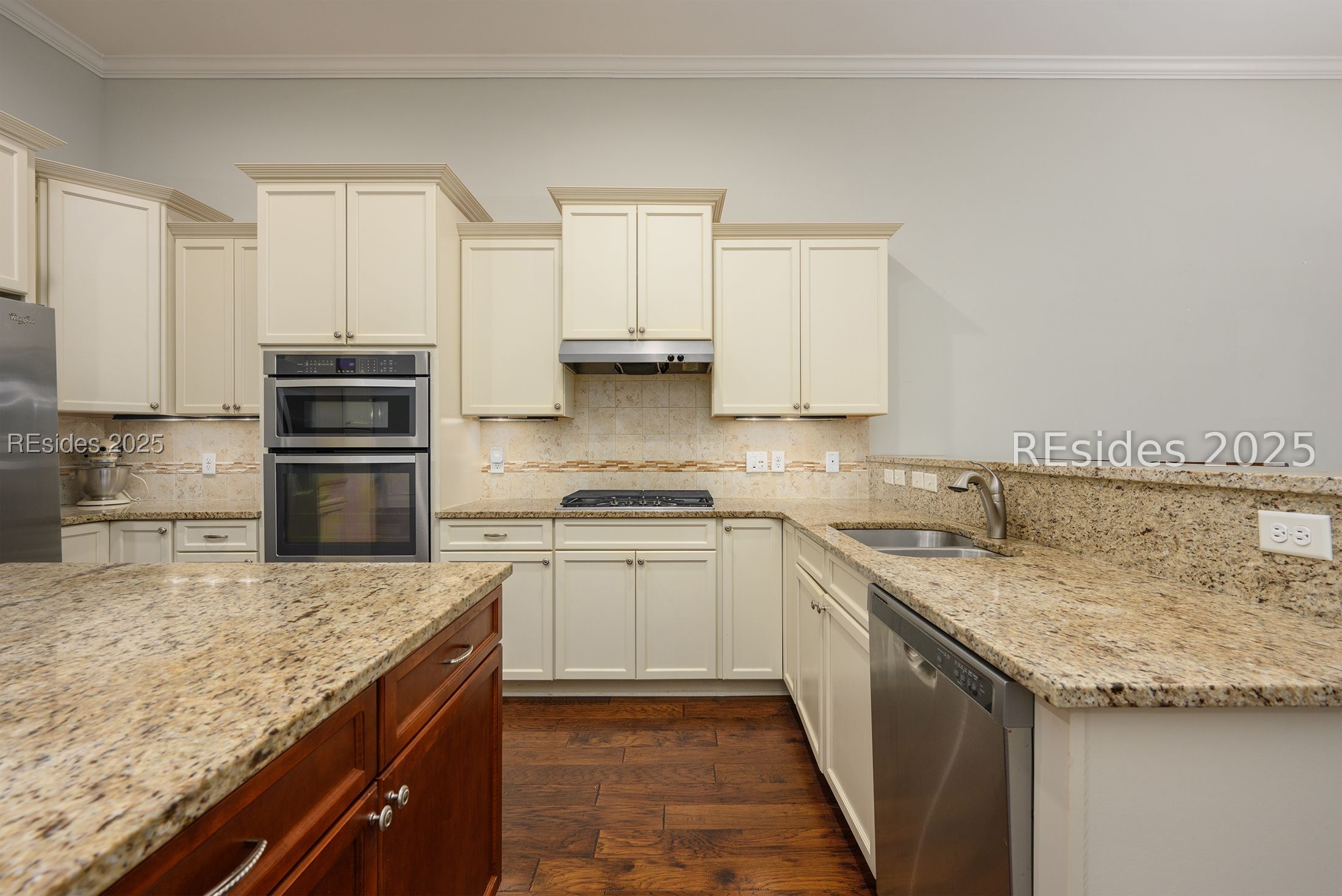 17 Cutter Circle Bluffton, SC 29909 - Photo 9 of 42 White cabinets, granite countertops, gas range
