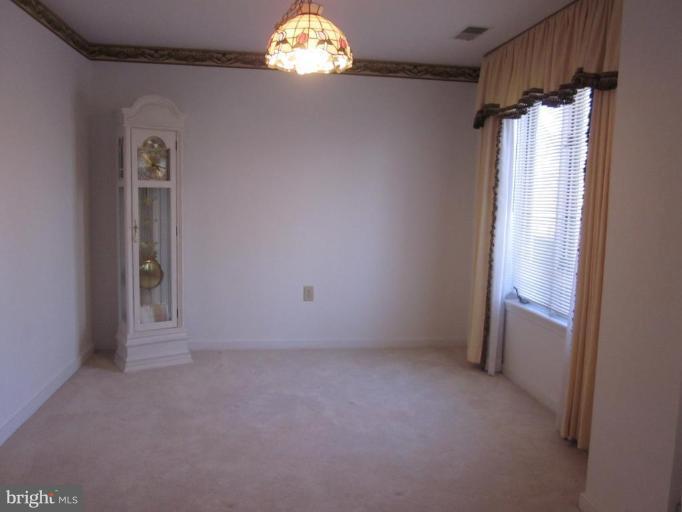 325 Pleasanton Road, Unit B13 Westminster, MD 21157 - Photo 11 of 17 Dining Room