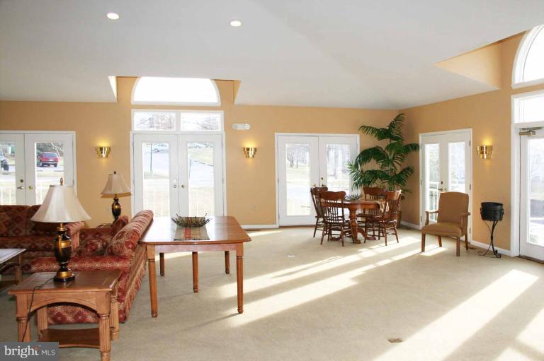 325 Pleasanton Road, Unit B13 Westminster, MD 21157 - Photo 12 of 17 Community