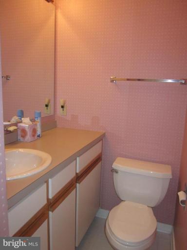 325 Pleasanton Road, Unit B13 Westminster, MD 21157 - Photo 6 of 17 Hall Bath