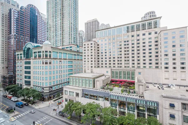 $1,975 | 777 North Michigan Avenue, Unit 1307, Chicago, IL 60611
