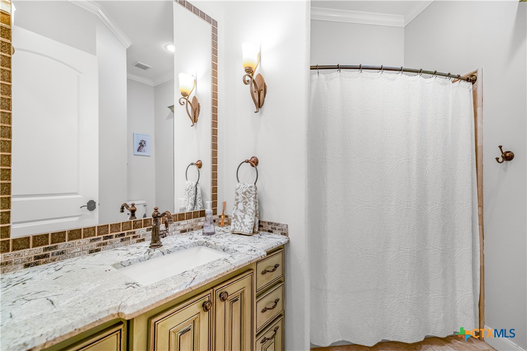 448 Champlain Street Victoria, TX 77905 - Photo 39 of 48 Full Bath