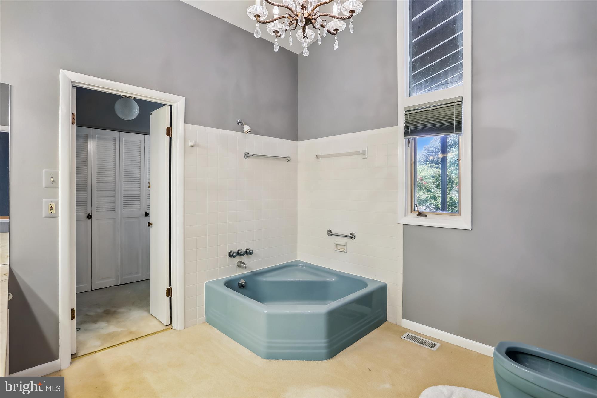 6504 Ridgeway Drive Springfield, VA 22150 - Photo 41 of 50 Upper Level, Owner's Full Bath