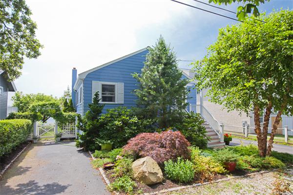 19 Beach Road Hingham, MA 02043 - Photo 3 of 25 Gallery Image 3
