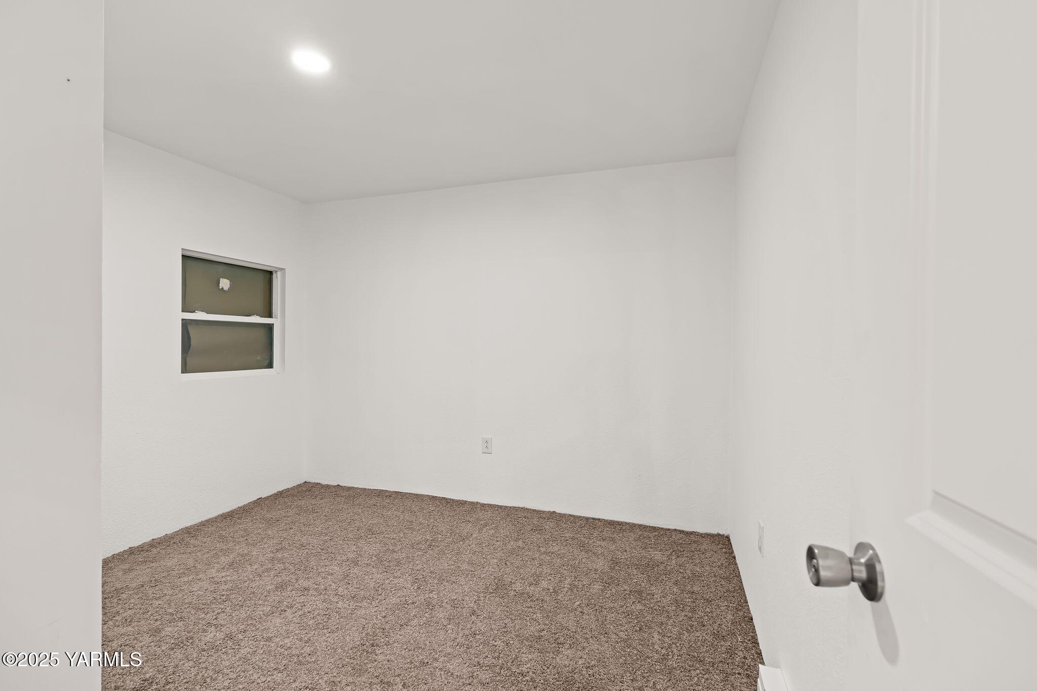 810 North 6th Avenue Yakima, WA 98902 - Photo 6 of 10 a view of empty room