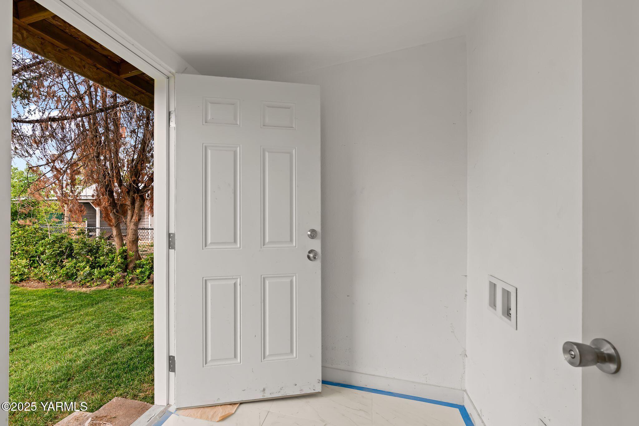 810 North 6th Avenue Yakima, WA 98902 - Photo 9 of 10 a view of front door