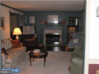 1433 Newman Road Pennsburg, PA 18073 - Photo 2 of 9 Living Room