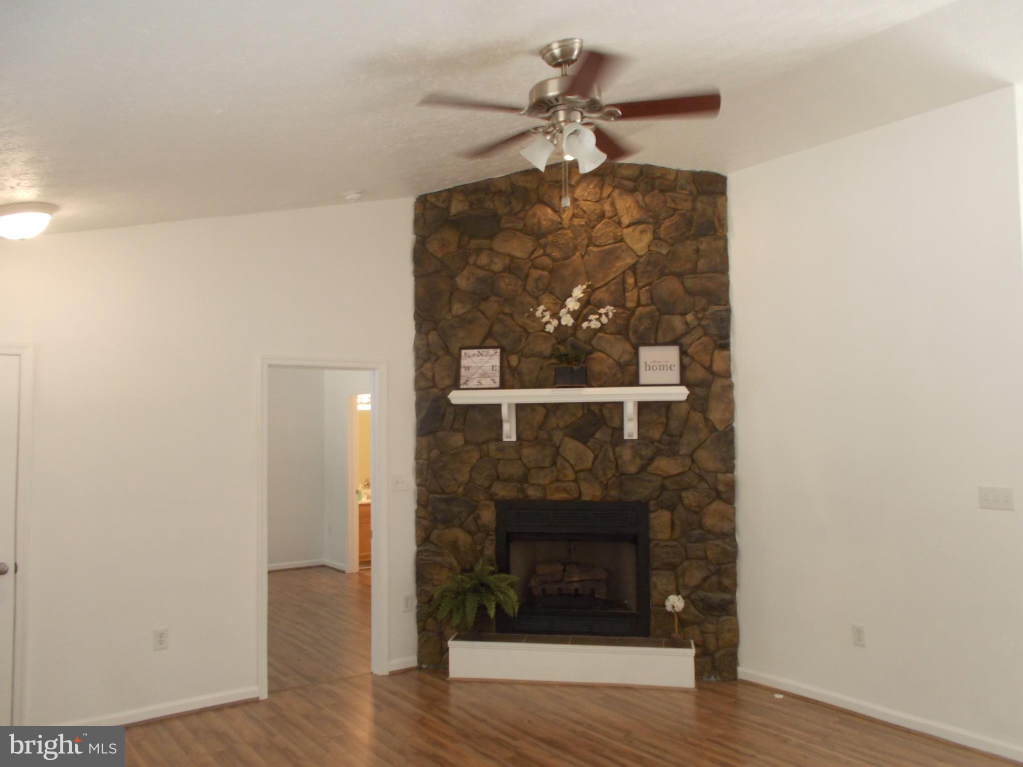 321 White Walnut Road Louisa, VA 23093 - Photo 2 of 30 Family Room