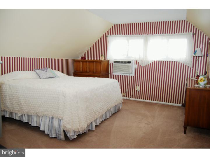 2835 Neptune Road Philadelphia, PA 19154 - Photo 12 of 18 Bedroom - Main