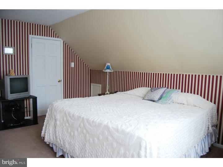 2835 Neptune Road Philadelphia, PA 19154 - Photo 13 of 18 Bedroom - Main