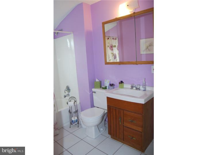 2835 Neptune Road Philadelphia, PA 19154 - Photo 14 of 18 Bathroom