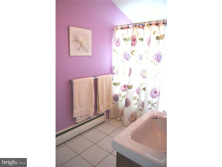 2835 Neptune Road Philadelphia, PA 19154 - Photo 15 of 18 Bathroom